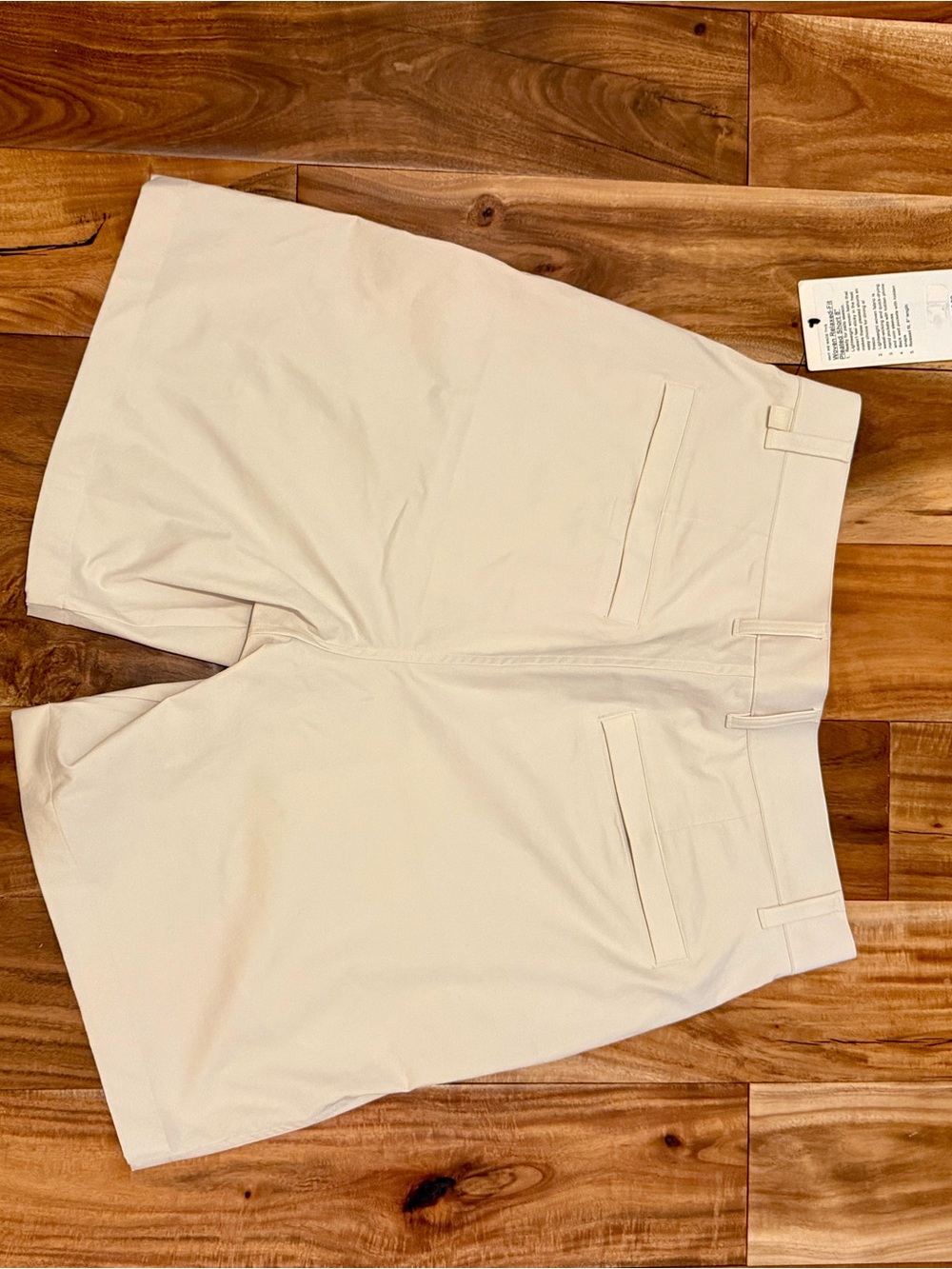 Lululemon Woven Relaxed-Fit Short 8” Light Ivory Size 32 NWT $98 Retail - Picture 3 of 5